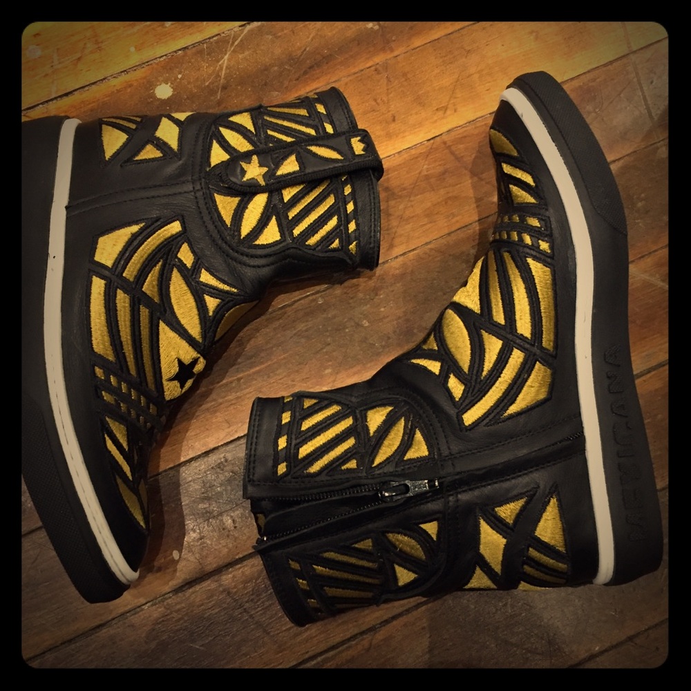 Mexicana Directional Embroidered Sneakers NWB